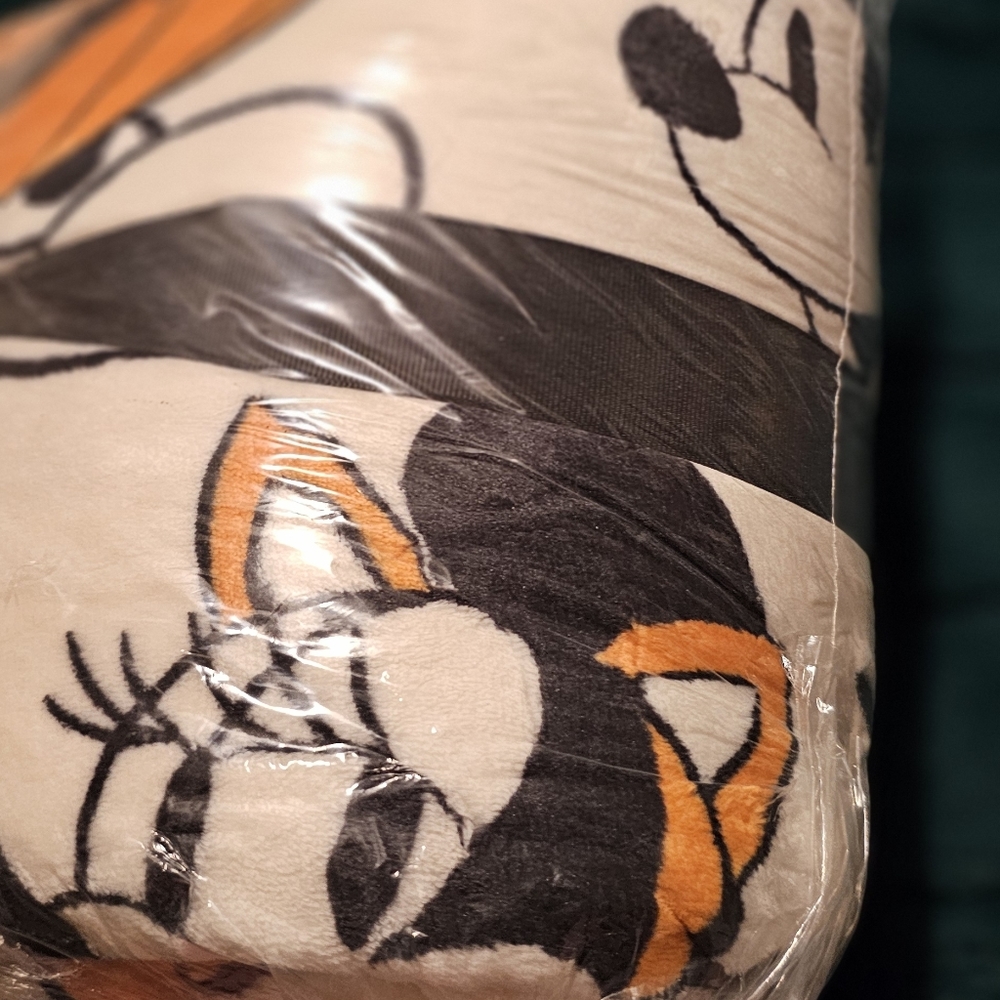 ***SOLD***Retro Halloween mickey and Minnie 50 x 70 plush Disney throw.